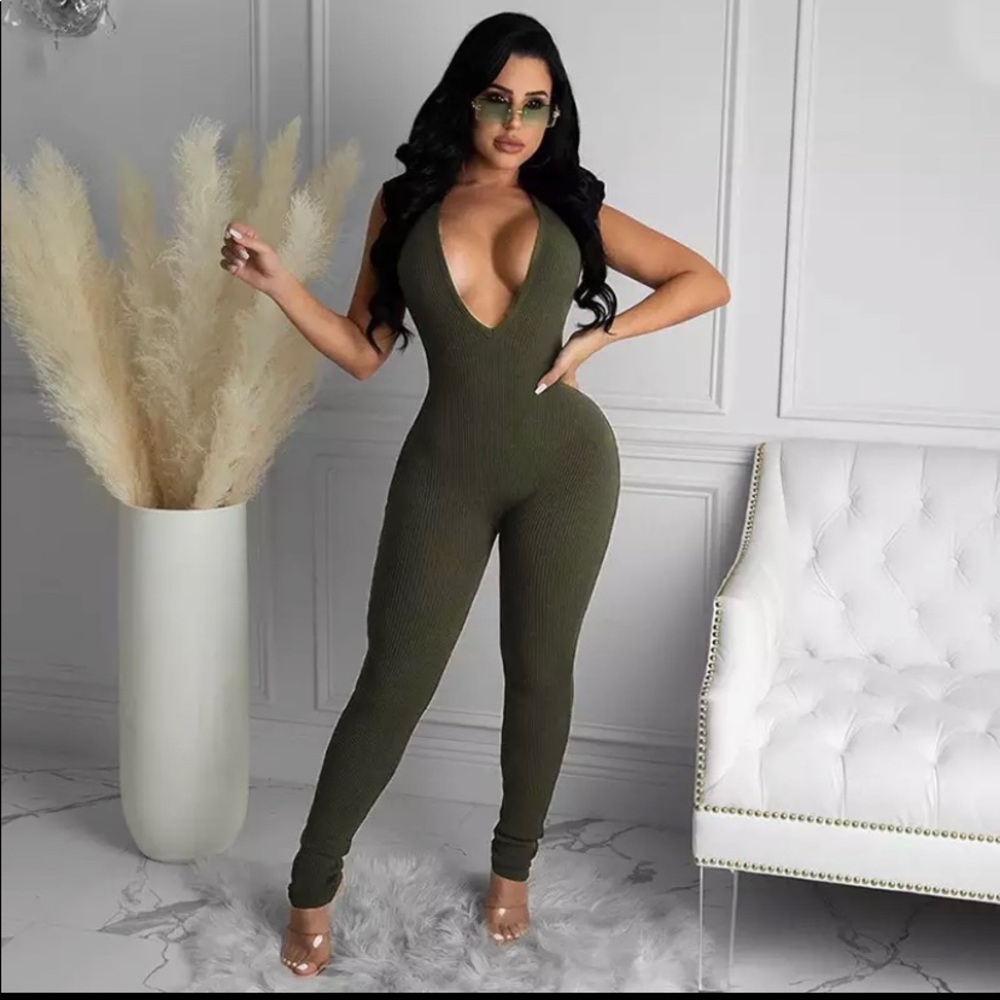 LZYVOO Solid Color Sleeveless Catsuit Jumpsuit Sexy Deep V Low-Cut